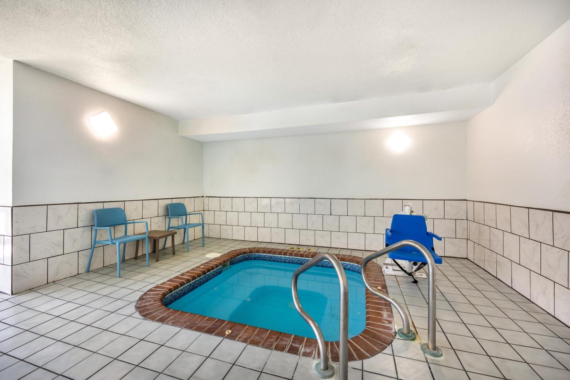 Sleep Inn & Suites Salina I-135 Экстерьер фото