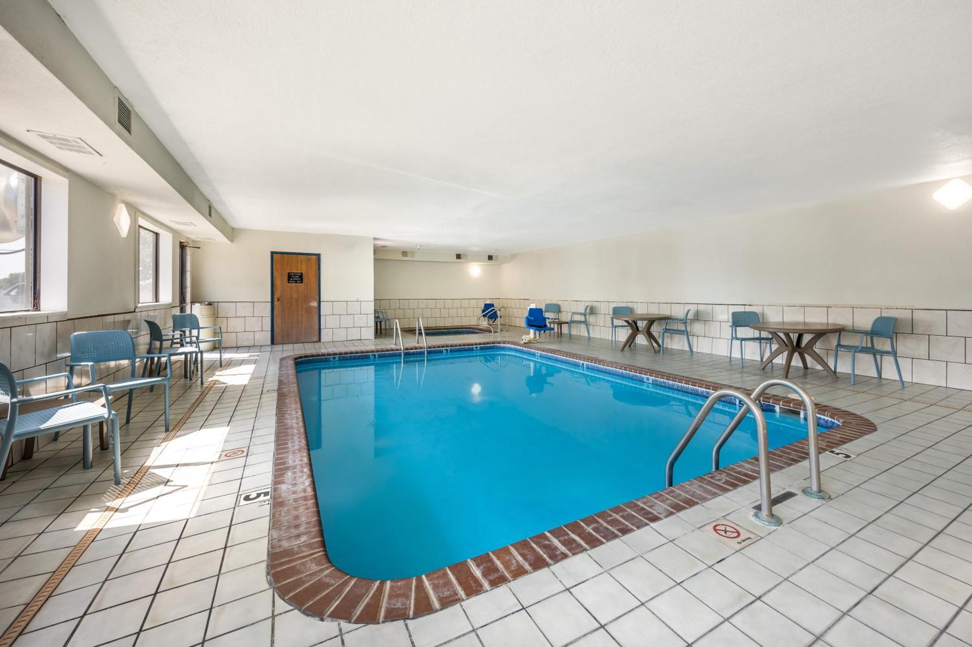Sleep Inn & Suites Salina I-135 Экстерьер фото